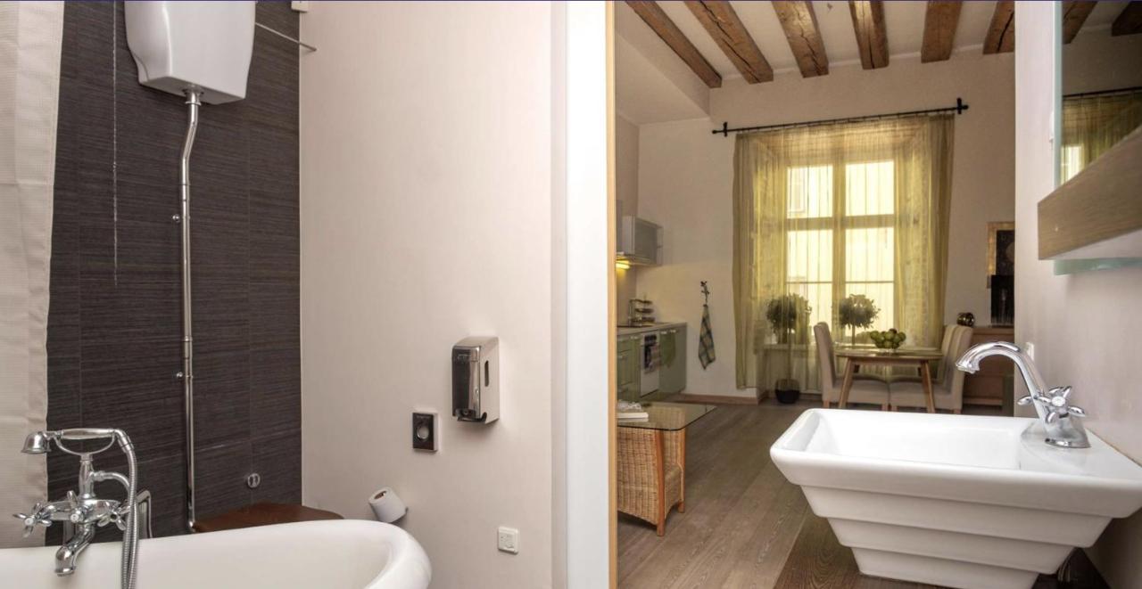 Spacious Studio Apartment In The Heart Of Old Town Talin Exterior foto