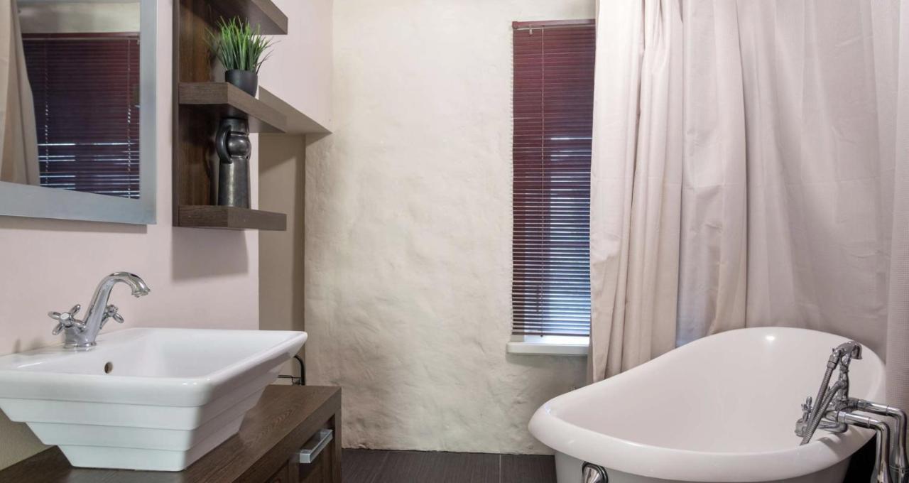 Spacious Studio Apartment In The Heart Of Old Town Talin Exterior foto